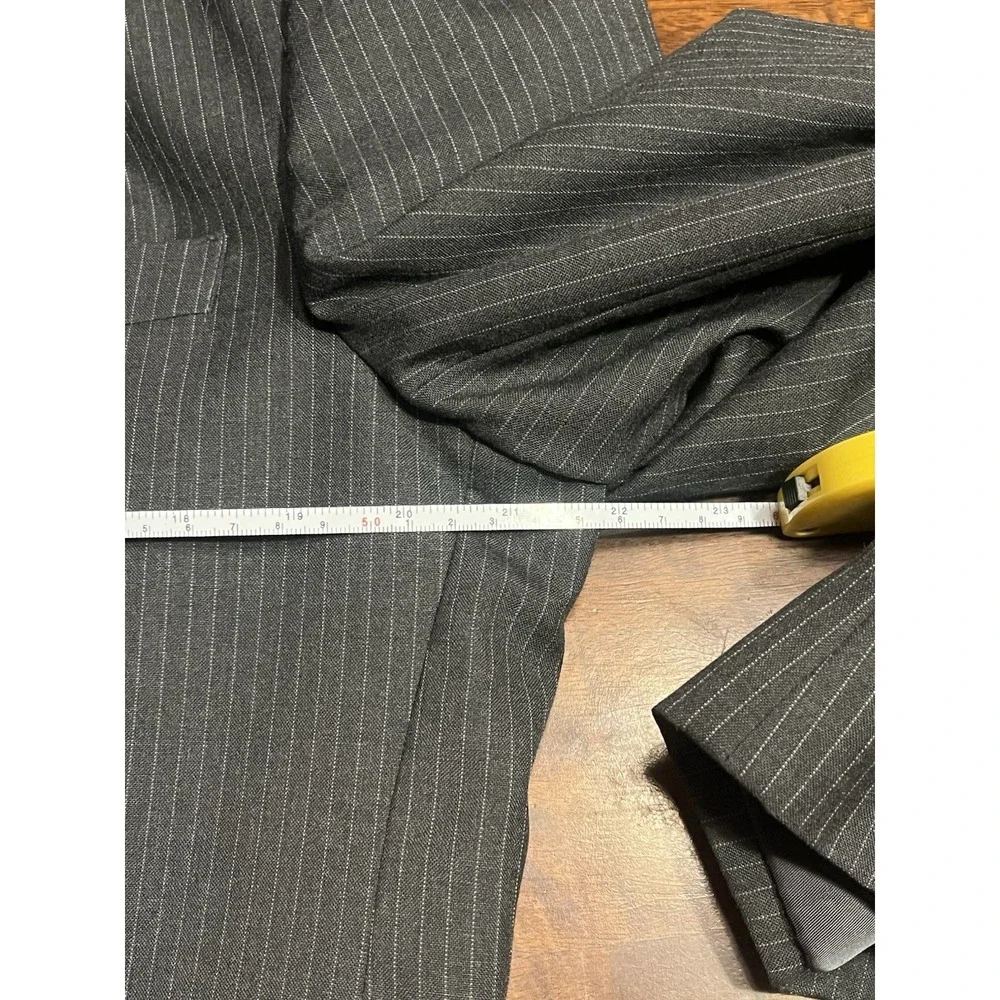 Men's Jos A. Bank Dark Gray Pinstripe Two-Button Sport Coat‎ 40 R Regular Fit